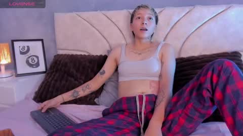 vane_grey online show from May 28, 2026, 8:06 pm