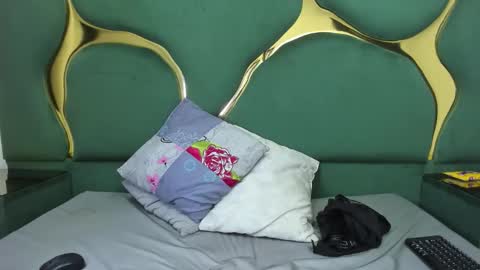 Vane online show from December 5, 2025, 7:21 pm