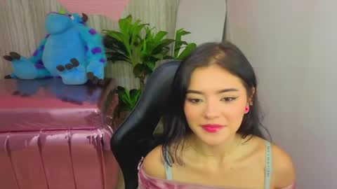 Snapshot of vaneloppe_t chatting on June 2, 2026, 8:22 pm Vaneloppe online show from June 2, 2026, 8:22 pm