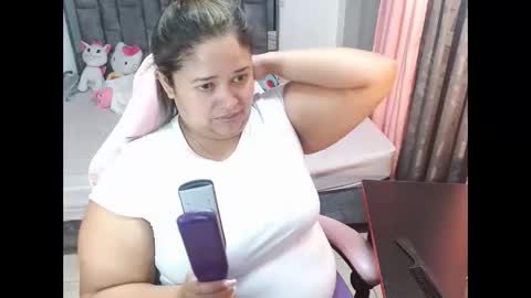 Snapshot of vanesajuicy chatting on November 15, 2025, 11:51 am Vanesa Juicy online show from November 15, 2025, 11:51 am