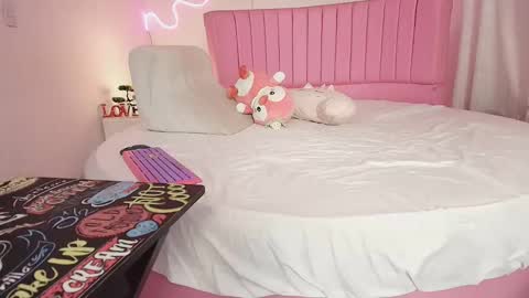 vanessa_andrea online show from November 6, 2025, 6:14 am