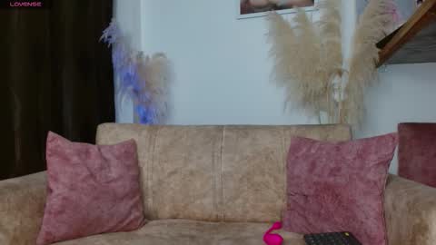 VANESSA BRETT online show from February 18, 2026, 12:39 am