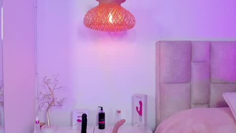 Snapshot of vanessa_cruz_18 chatting on June 5, 2026, 8:47 pm Vane online show from June 5, 2026, 8:47 pm