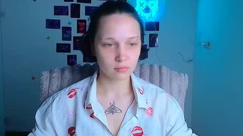 Vanessa online show from May 18, 2026, 11:38 am
