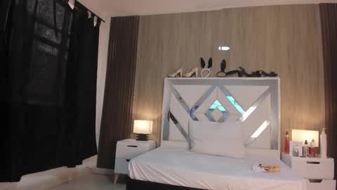 Vanessa Hard online show from December 2, 2025, 7:53 pm