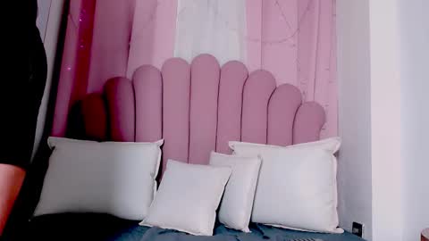 Snapshot of vanessamirren chatting on September 30, 2025, 11:37 am vanessamirren online show from September 30, 2025, 11:37 am