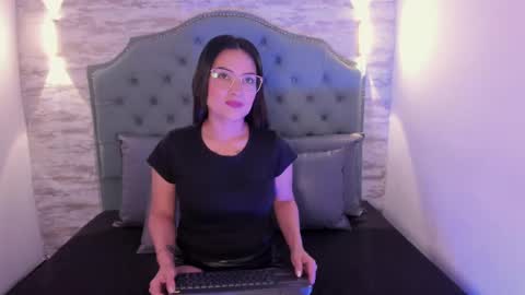 Snapshot of vanessamirren chatting on October 9, 2025, 2:15 pm vanessamirren online show from October 9, 2025, 2:15 pm