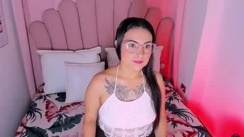Snapshot of vanessamirren chatting on October 20, 2025, 11:32 am vanessamirren online show from October 20, 2025, 11:32 am