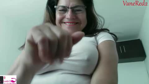 Snapshot of vanessared2 chatting on October 16, 2025, 1:45 pm Vanesared2 online show from October 16, 2025, 1:45 pm