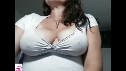 Snapshot of vanessared2 chatting on November 6, 2025, 1:50 am Vanesared2 online show from November 6, 2025, 1:50 am