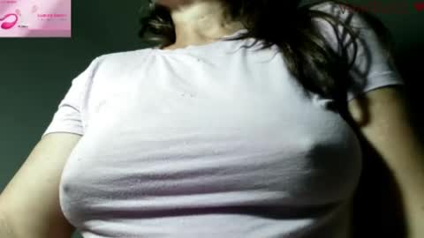Snapshot of vanessared2 chatting on July 14, 2026, 3:00 am Vanesared2 online show from July 14, 2026, 3:00 am