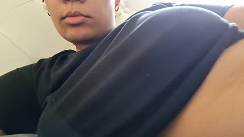 vanessareign online show from February 16, 2026, 7:43 pm