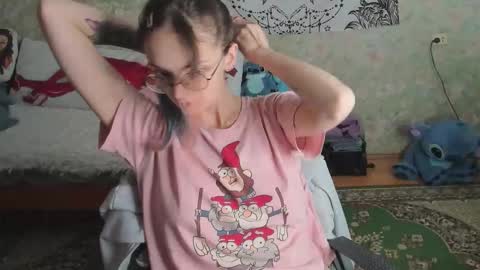 Snapshot of vanilla_arya chatting on October 27, 2025, 7:45 am Adelina online show from October 27, 2025, 7:45 am