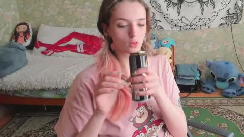 Snapshot of vanilla_arya chatting on June 4, 2026, 10:54 am Adelina online show from June 4, 2026, 10:54 am