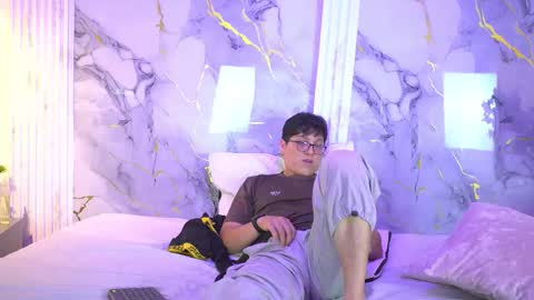 vanilla_hot_ online show from October 12, 2025, 7:24 pm