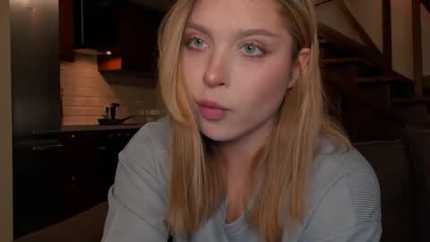 Vanilla online show from November 19, 2025, 1:33 pm