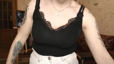 VanillaMuffin online show from March 10, 2025, 10:37 am