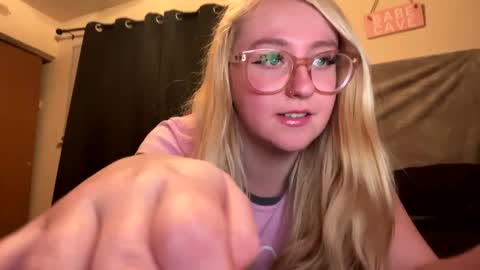 vanillapuddingpie online show from January 5, 2025, 2:17 am