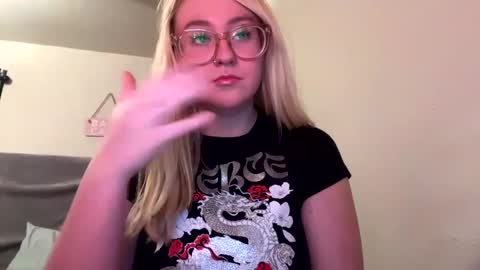 vanillapuddingpie online show from January 23, 2025, 1:41 am