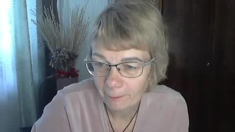 Vanillaxcreamy online show from November 5, 2025, 9:20 am