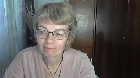 Vanillaxcreamy online show from November 11, 2025, 7:19 am