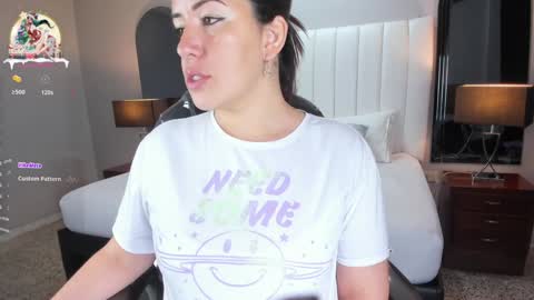 Snapshot of vanitysex chatting on December 3, 2024, 11:33 am Karine online show from December 3, 2024, 11:33 am
