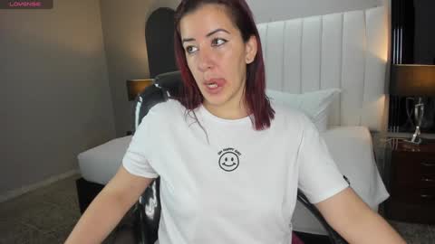 Snapshot of vanitysex chatting on February 6, 2025, 11:32 am Karine online show from February 6, 2025, 11:32 am
