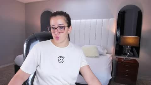 Snapshot of vanitysex chatting on October 14, 2025, 11:33 am Karine online show from October 14, 2025, 11:33 am