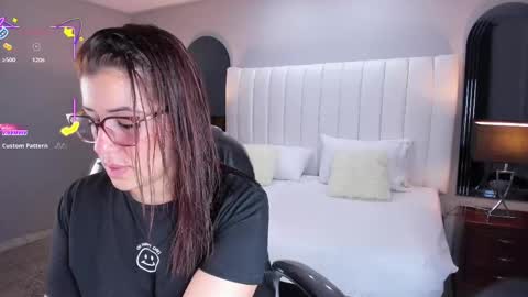 Snapshot of vanitysex chatting on October 16, 2025, 11:44 am Karine online show from October 16, 2025, 11:44 am