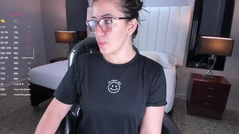 Snapshot of vanitysex chatting on October 21, 2025, 11:33 am Karine online show from October 21, 2025, 11:33 am