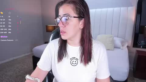 Snapshot of vanitysex chatting on October 23, 2025, 11:31 am Karine online show from October 23, 2025, 11:31 am