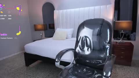 Snapshot of vanitysex chatting on October 24, 2025, 11:39 am Karine online show from October 24, 2025, 11:39 am