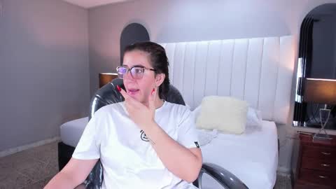 Snapshot of vanitysex chatting on October 28, 2025, 11:36 am Karine online show from October 28, 2025, 11:36 am