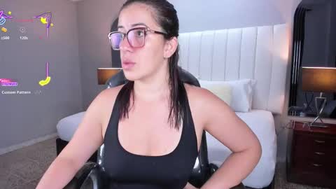 Snapshot of vanitysex chatting on October 30, 2025, 11:33 am Karine online show from October 30, 2025, 11:33 am