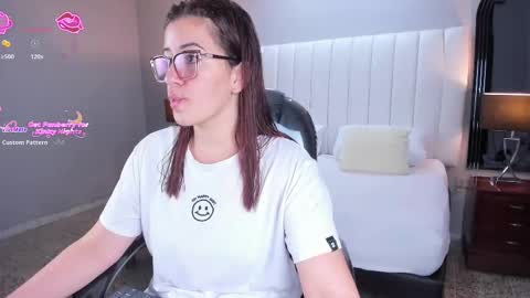 Snapshot of vanitysex chatting on November 7, 2025, 11:32 am Karine online show from November 7, 2025, 11:32 am