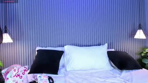 Snapshot of vanitysex chatting on November 27, 2025, 11:34 am Karine online show from November 27, 2025, 11:34 am