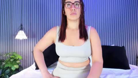 Snapshot of vanitysex chatting on December 3, 2025, 11:30 am Karine online show from December 3, 2025, 11:30 am