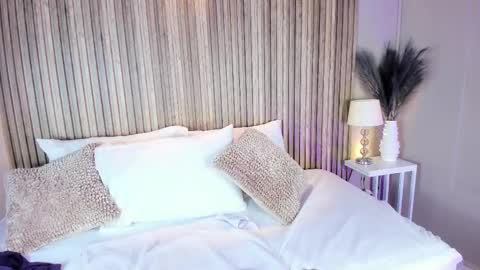 Snapshot of vanitysex chatting on December 16, 2025, 11:37 am Karine online show from December 16, 2025, 11:37 am