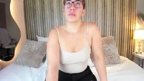 Snapshot of vanitysex chatting on December 21, 2025, 11:39 am Karine online show from December 21, 2025, 11:39 am