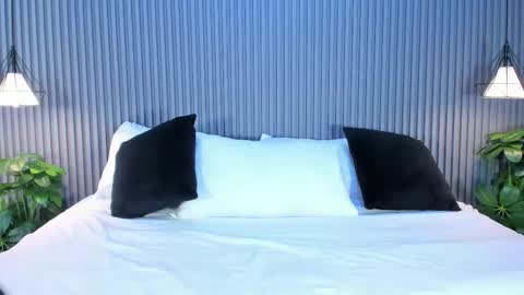 Snapshot of vanitysex chatting on December 22, 2025, 11:40 am Karine online show from December 22, 2025, 11:40 am