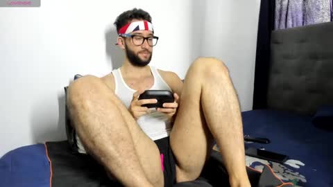 Snapshot of vann_helsing chatting on February 19, 2025, 6:43 pm Van online show from February 19, 2025, 6:43 pm