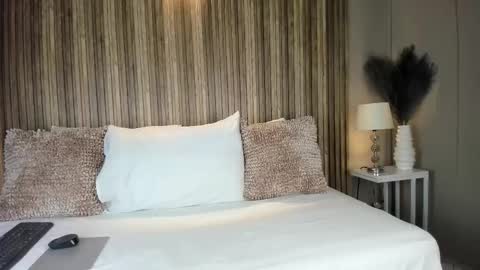 Snapshot of vannecamiel chatting on October 31, 2025, 11:44 am V A N N E S A online show from October 31, 2025, 11:44 am