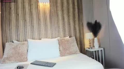 Snapshot of vannecamiel chatting on November 7, 2025, 11:43 am V A N N E S A online show from November 7, 2025, 11:43 am