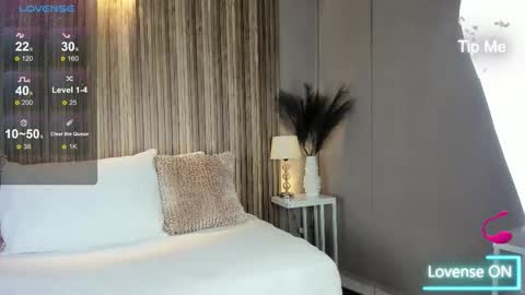 Snapshot of vannecamiel chatting on November 18, 2025, 11:36 am V A N N E S A online show from November 18, 2025, 11:36 am