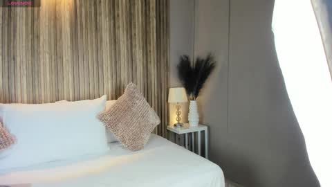 Snapshot of vannecamiel chatting on November 21, 2025, 11:31 am V A N N E S A online show from November 21, 2025, 11:31 am