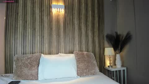 Snapshot of vannecamiel chatting on November 24, 2025, 11:32 am V A N N E S A online show from November 24, 2025, 11:32 am