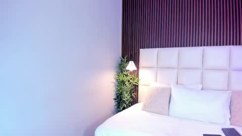 Snapshot of vannecamiel chatting on November 28, 2025, 11:35 am V A N N E S A online show from November 28, 2025, 11:35 am