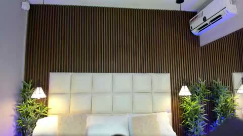 Snapshot of vannecamiel chatting on November 29, 2025, 11:35 am V A N N E S A online show from November 29, 2025, 11:35 am