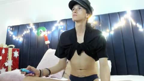 vannellope_96 online show from December 14, 2025, 7:07 pm