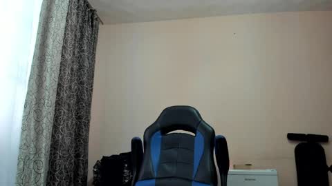 vano_822 online show from April 9, 2026, 6:19 am